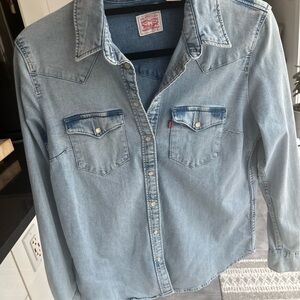 Levi’s shirt